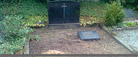 Grabmal vor der Sanierung